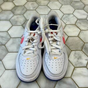 Like new Nike Youth Shoes - Size 4Y